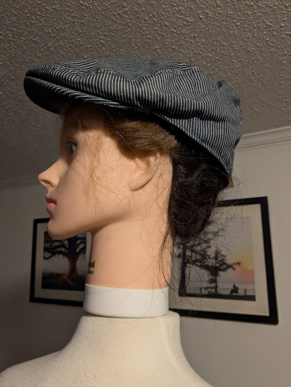 NWT Levi's Striped Newsboy Cap in Navy and White - Classic Unisex Accessory
